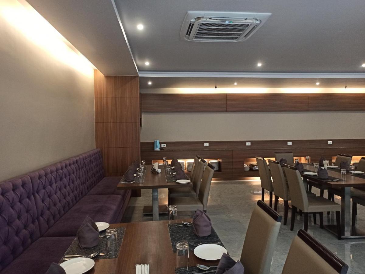Hotel Tree Fern Dibrugarh 外观 照片