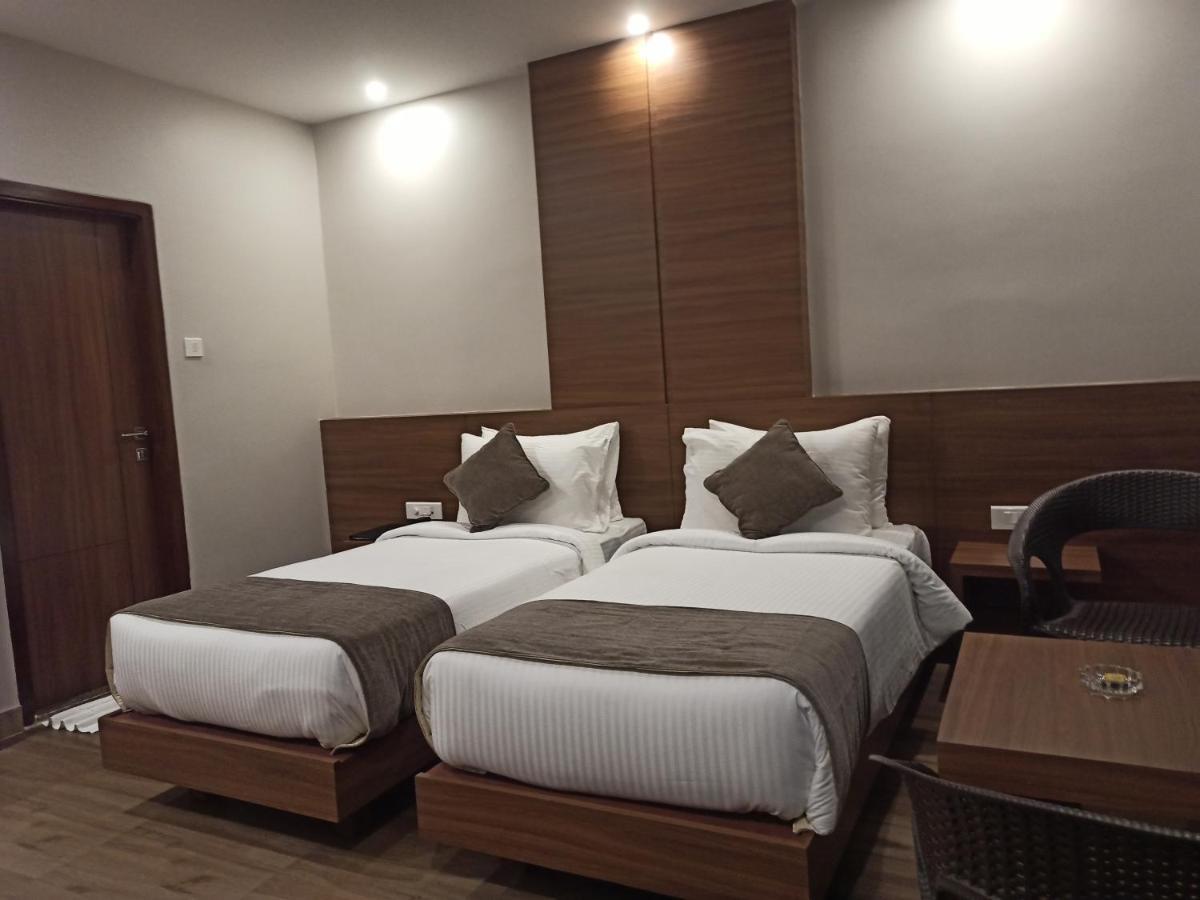 Hotel Tree Fern Dibrugarh 外观 照片